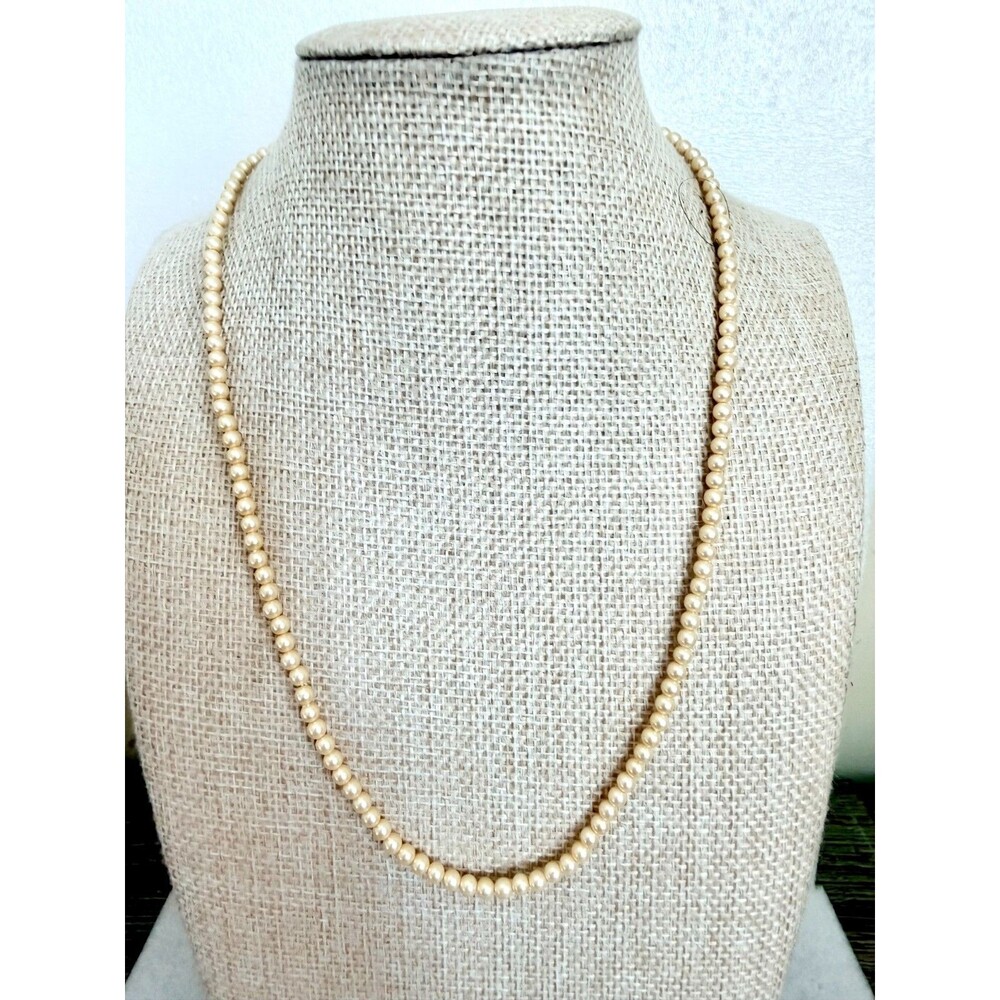 Vintage Trifari Lightweight Faux Pearl Single Strand Necklace Gold Clasp